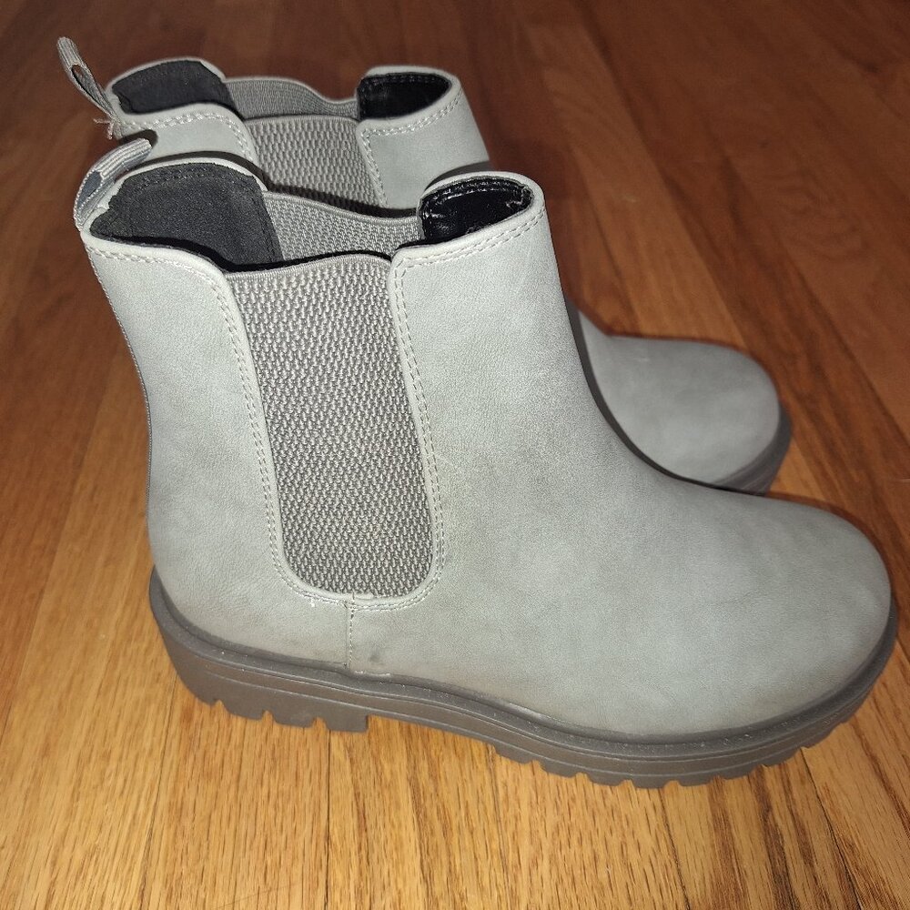 Gray slip on boots Soda brand Pilot style Women 8W new without tags and box